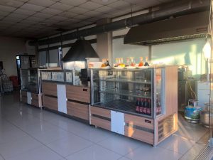 çelik krom dolap 3 tane 2 metrelik yatay soğutuculu temiz kullanılmıştır