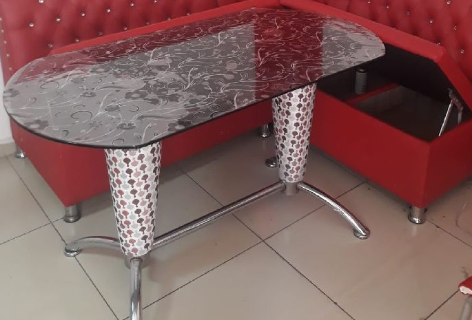 restorantlar ve cafeler için metal ayaklı şık siyah cam masa