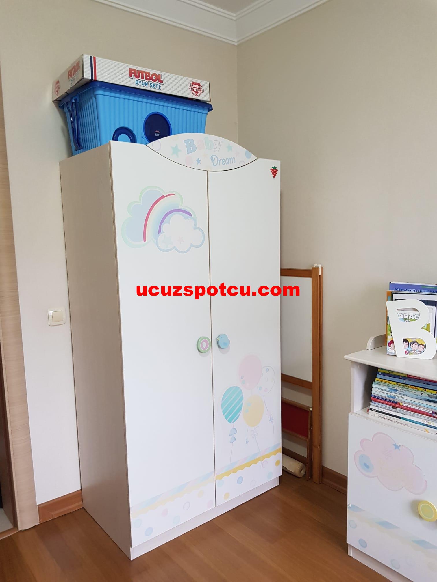 Öğrenci için ucuz elbise dolabı