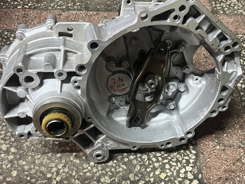 Çıkma volkswagen T4 2.4 şanzıman (şanzıman komple otomatik, manuel)